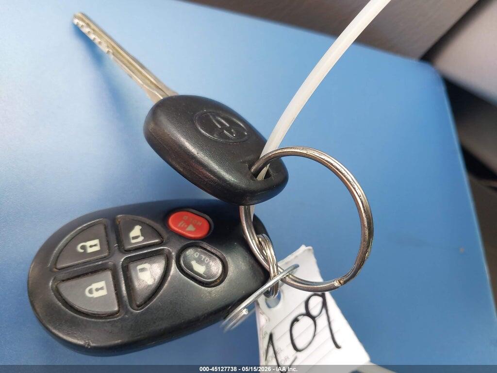 5TDYK4CC6AS304460 2010 TOYOTA SIENNA photo no. 11