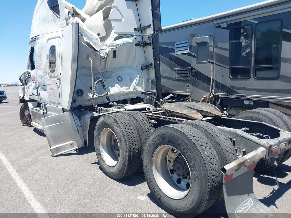 3AKJHHDRXPSNV9761 2023 FREIGHTLINER NEW CASCADIA 126 photo no. 3