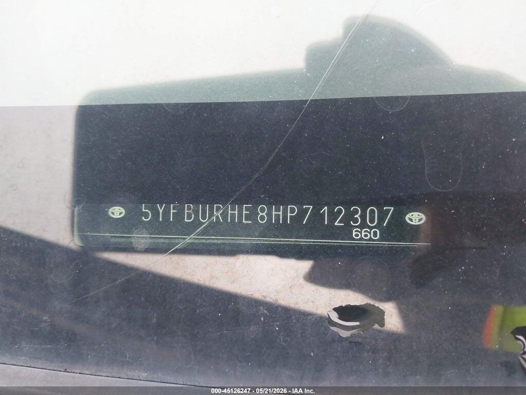 5YFBURHE8HP712307 2017 TOYOTA COROLLA photo no. 9