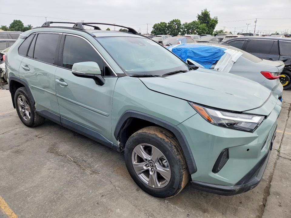 2023 TOYOTA RAV4 XLE — Фото 4 из 13