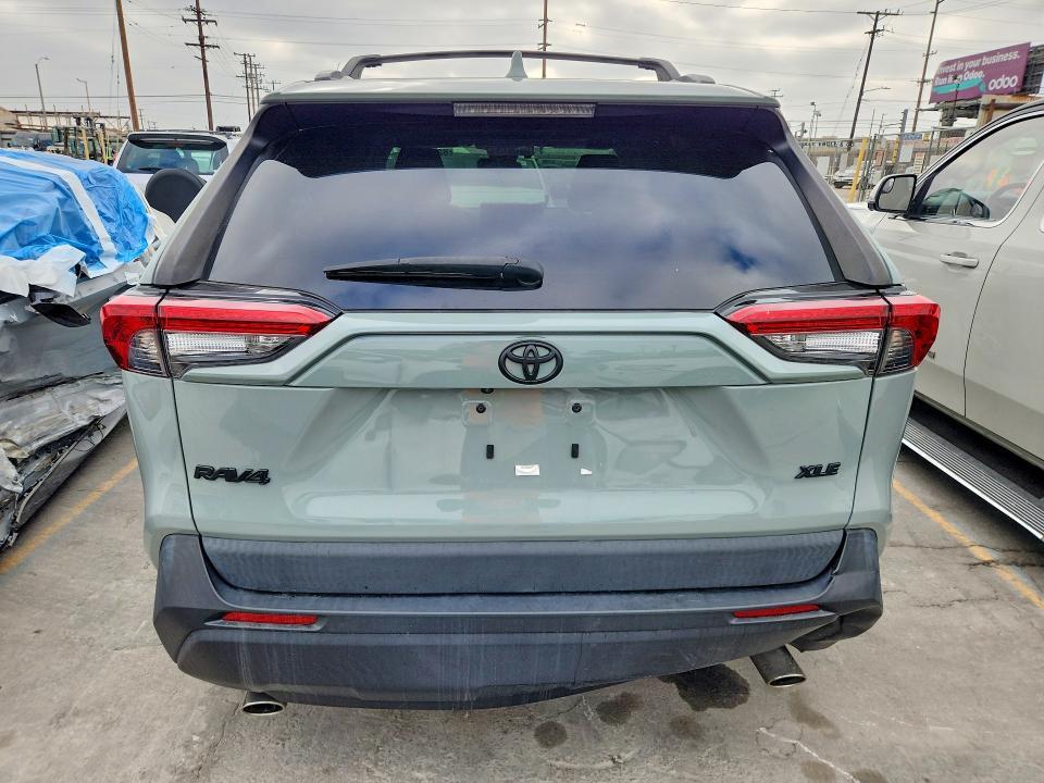 2023 TOYOTA RAV4 XLE — Фото 6 из 13