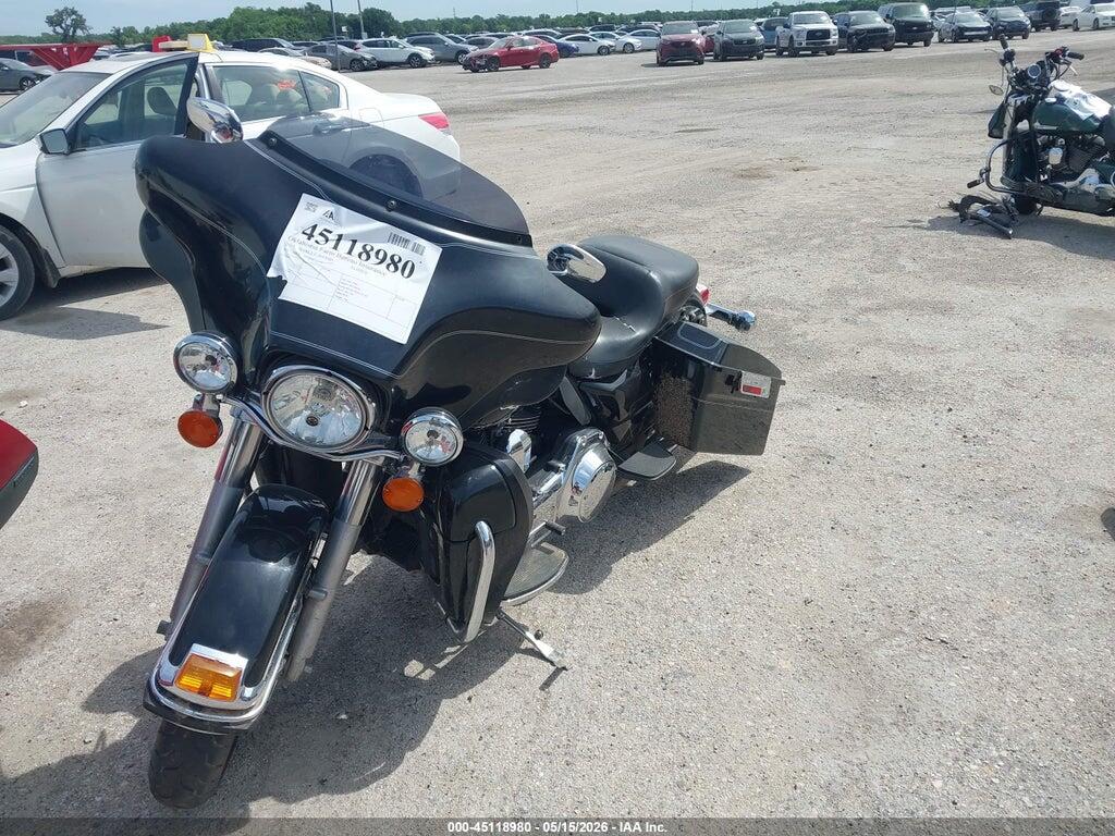 1HD1FC417BB671159 2011 HARLEY-DAVIDSON FLHTCU photo no. 2