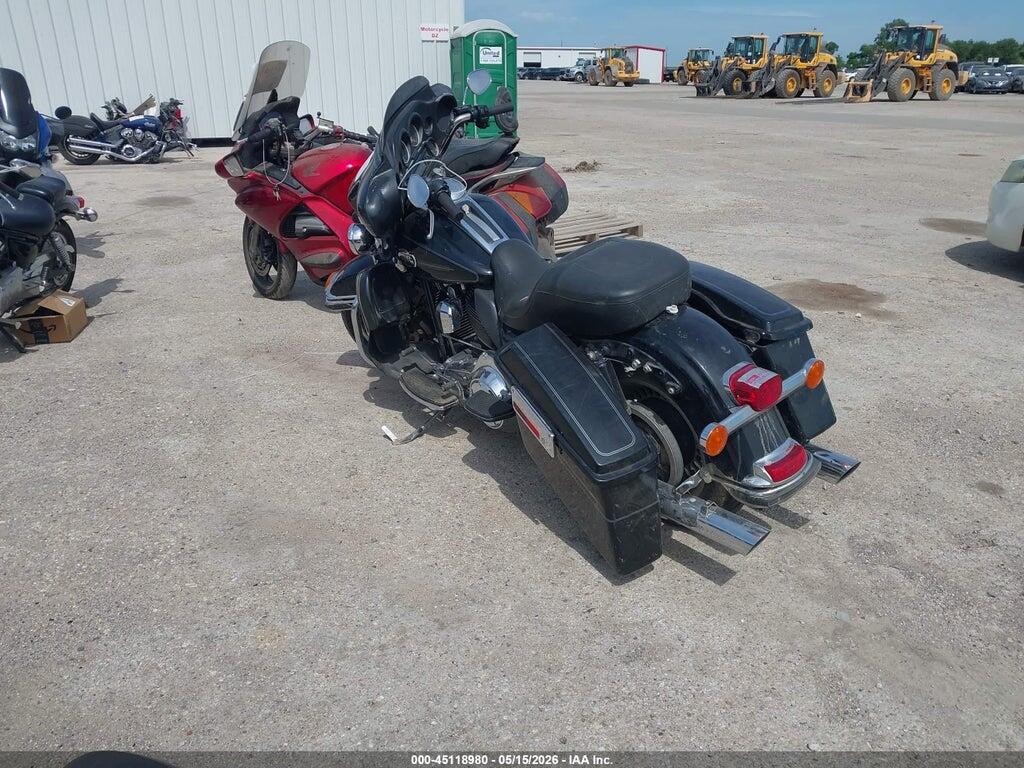 1HD1FC417BB671159 2011 HARLEY-DAVIDSON FLHTCU photo no. 3