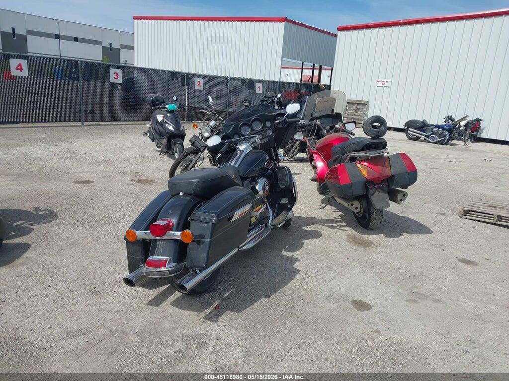 1HD1FC417BB671159 2011 HARLEY-DAVIDSON FLHTCU photo no. 4