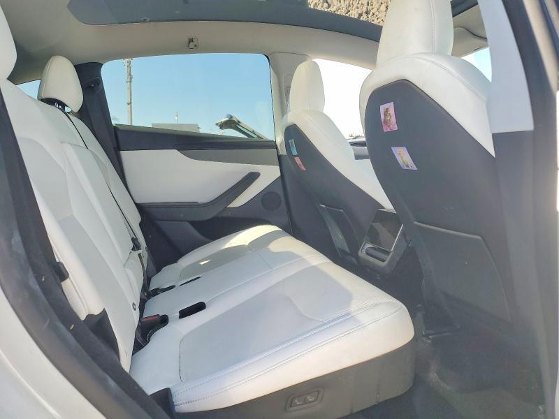 2026 TESLA MODEL Y — Фото 11 из 16
