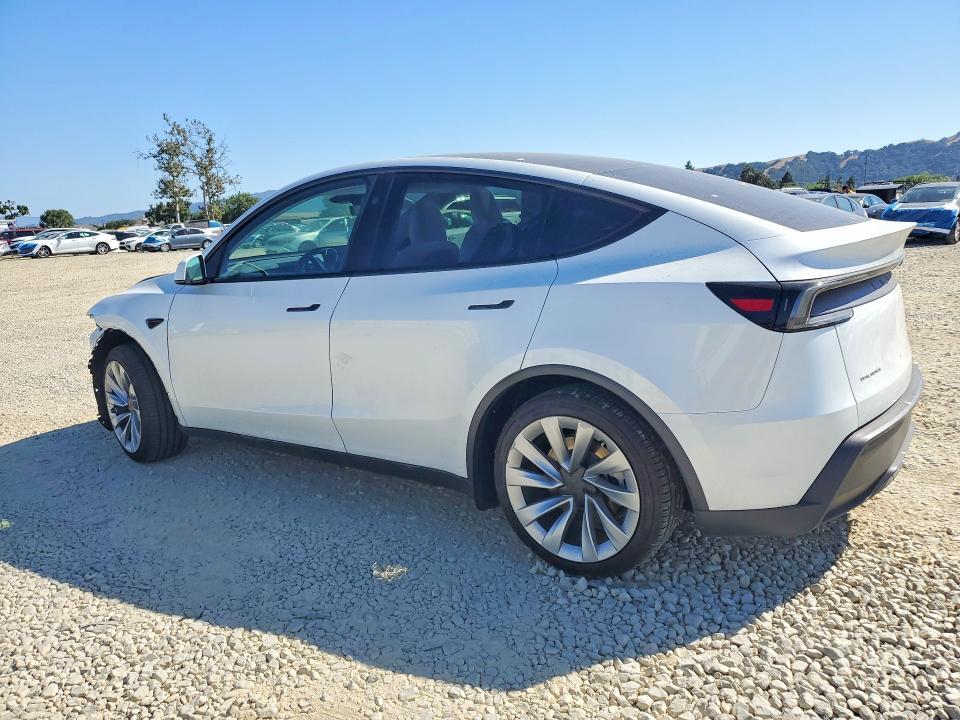 2026 TESLA MODEL Y — Фото 2 из 16