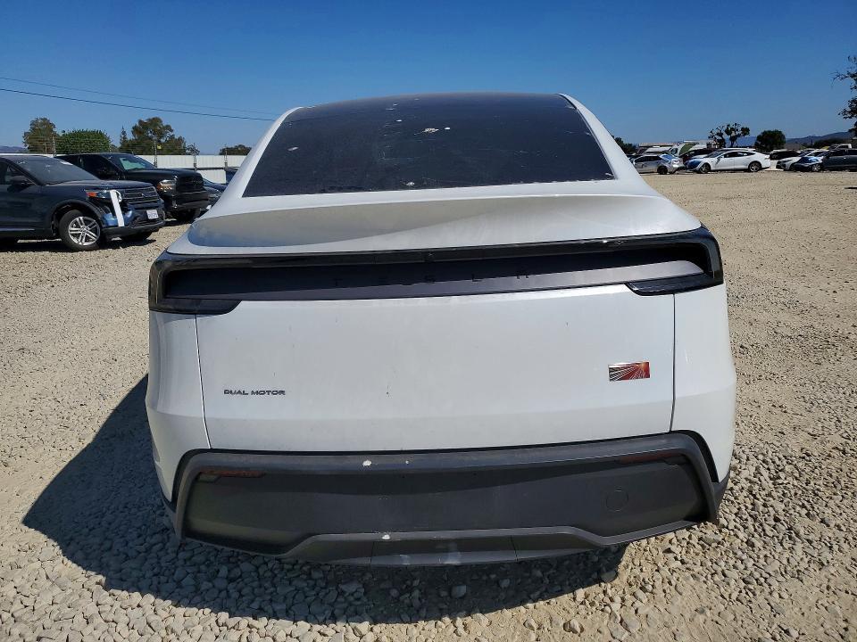 2026 TESLA MODEL Y — Фото 6 из 16