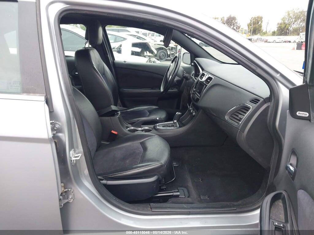 1C3CCBCG3EN135643 2014 CHRYSLER 200 photo no. 5