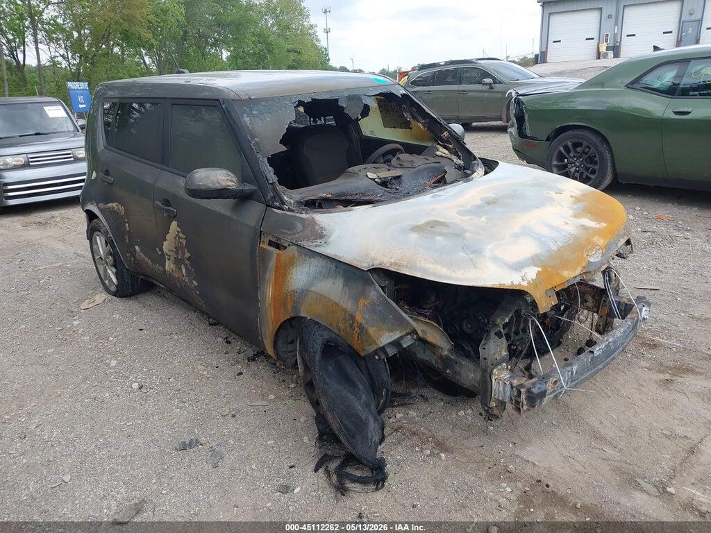 KNDJP3A56J7612501 2018 KIA SOUL photo no. 1