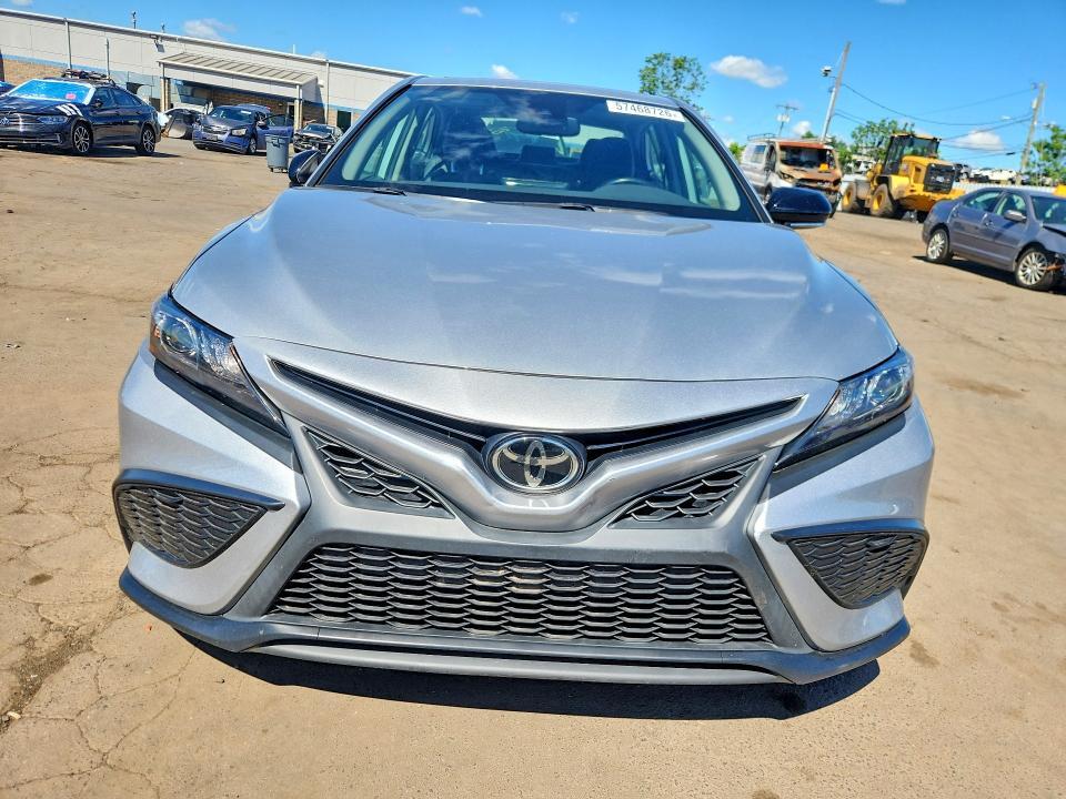 2023 TOYOTA CAMRY SE — Фото 5 из 12