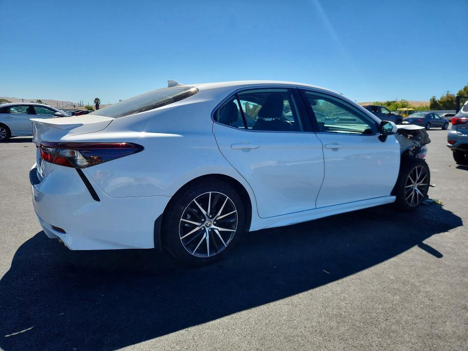 2023 TOYOTA CAMRY SE — Фото 3 из 13