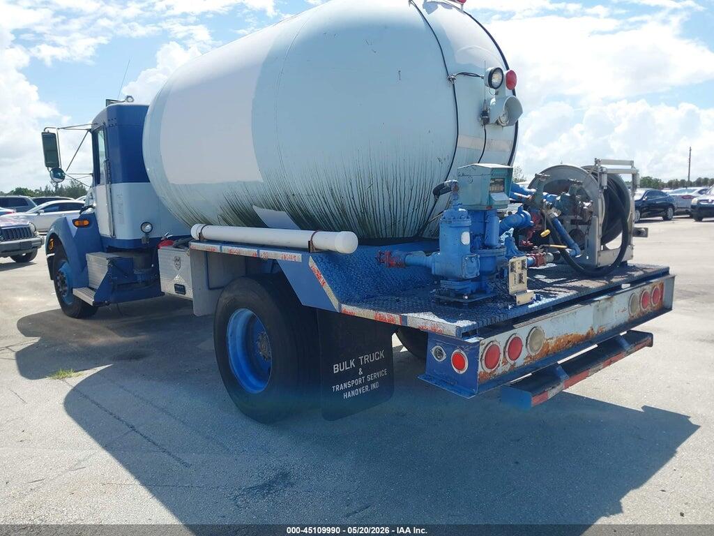 2NKMHD7X82M892569 2002 KENWORTH CONSTRUCTION photo no. 3