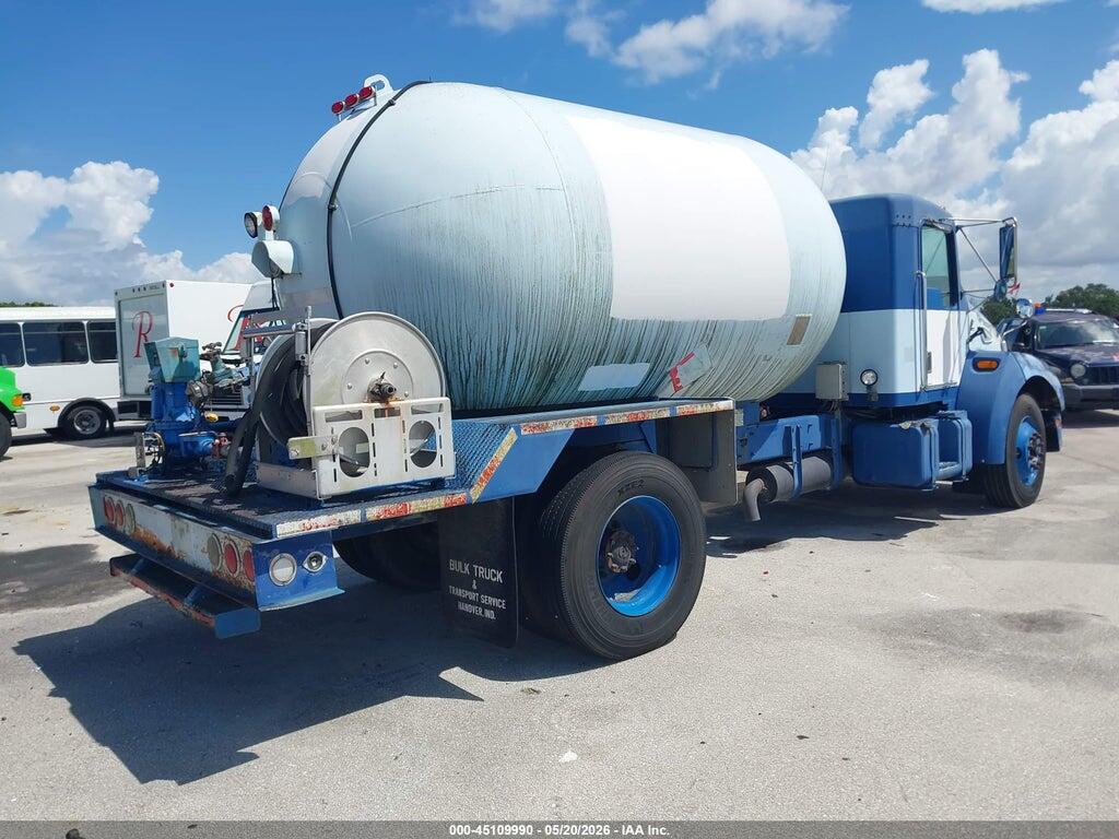 2NKMHD7X82M892569 2002 KENWORTH CONSTRUCTION photo no. 4