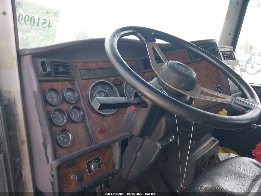 2NKMHD7X82M892569 2002 KENWORTH CONSTRUCTION photo no. 6