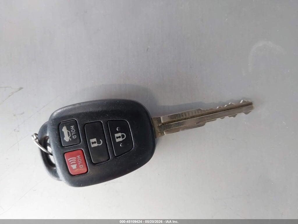 2T1BURHE8HC958094 2017 TOYOTA COROLLA photo no. 11