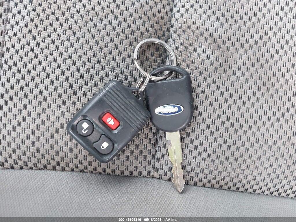 1FMCU03195DA07093 2005 FORD ESCAPE photo no. 11