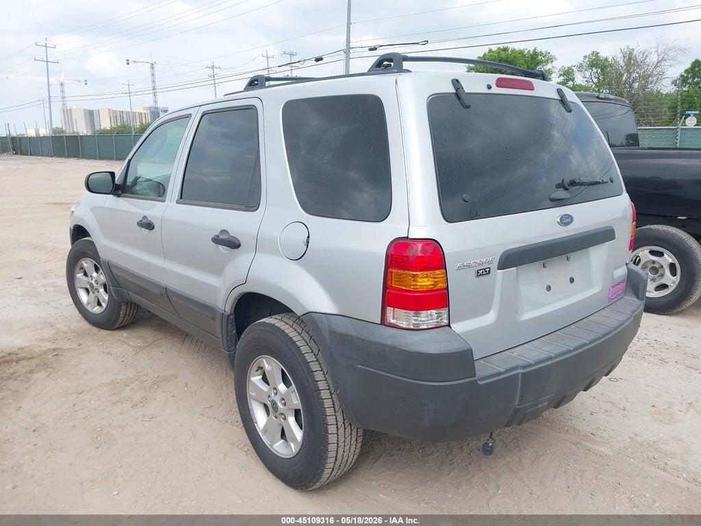 1FMCU03195DA07093 2005 FORD ESCAPE photo no. 3
