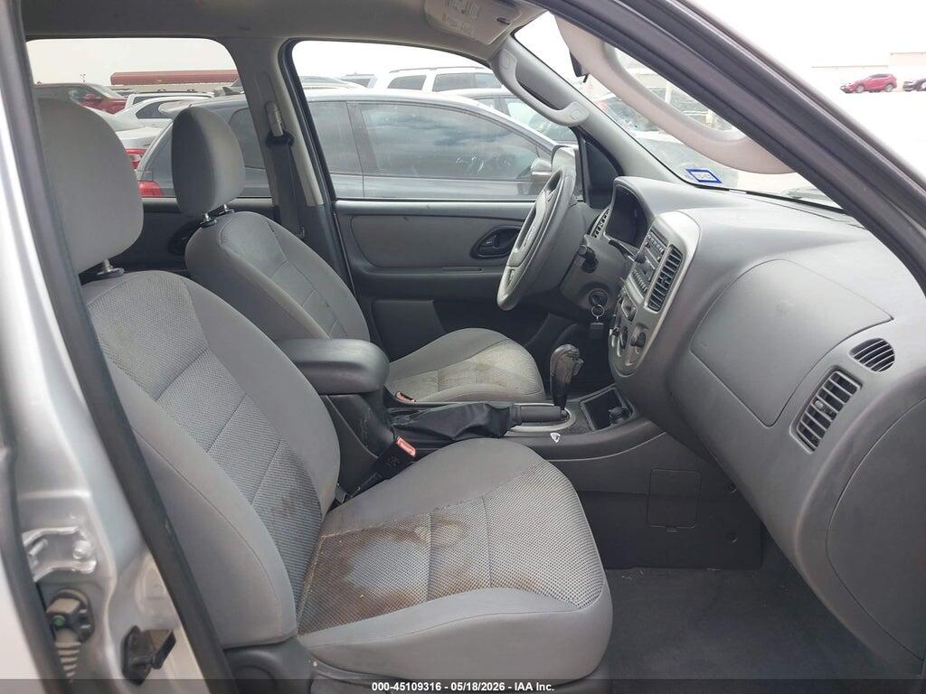1FMCU03195DA07093 2005 FORD ESCAPE photo no. 5