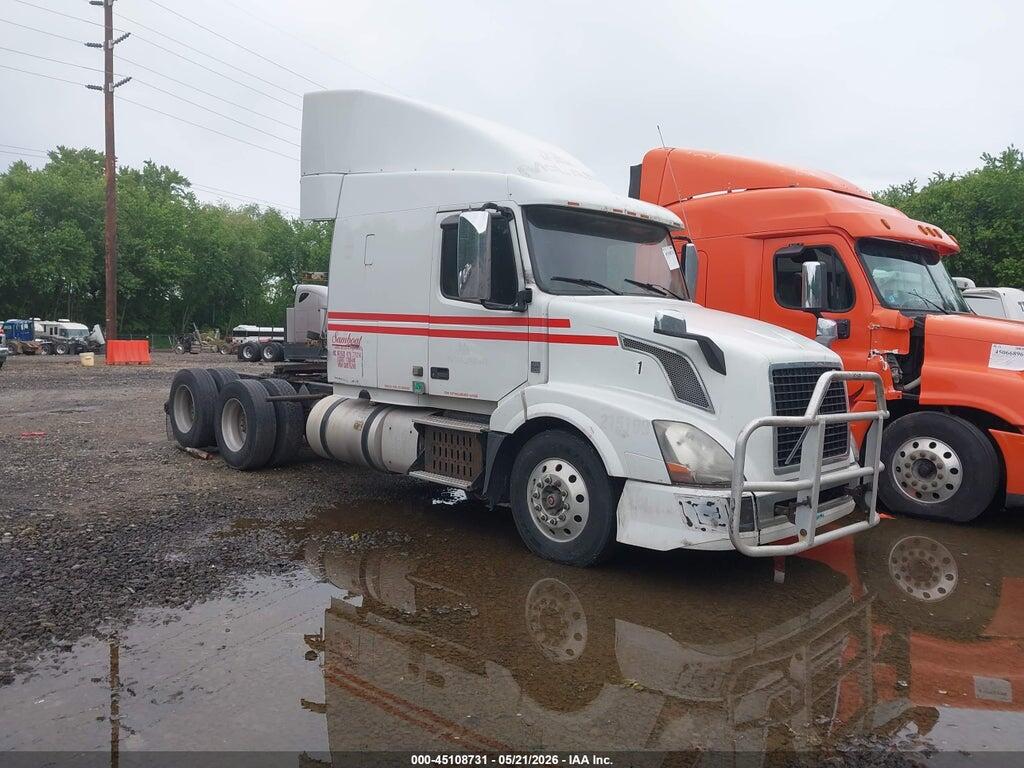 4V4NC9EH3GN975240 2016 VOLVO VN photo no. 1