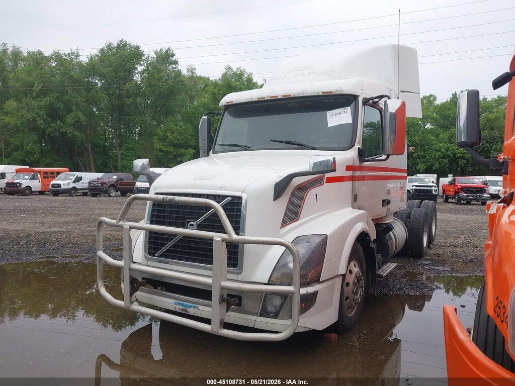 4V4NC9EH3GN975240 2016 VOLVO VN photo no. 2