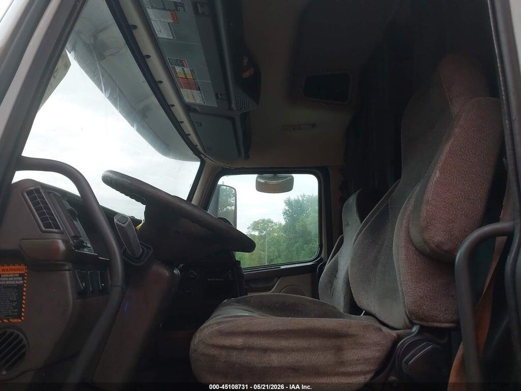 4V4NC9EH3GN975240 2016 VOLVO VN photo no. 7