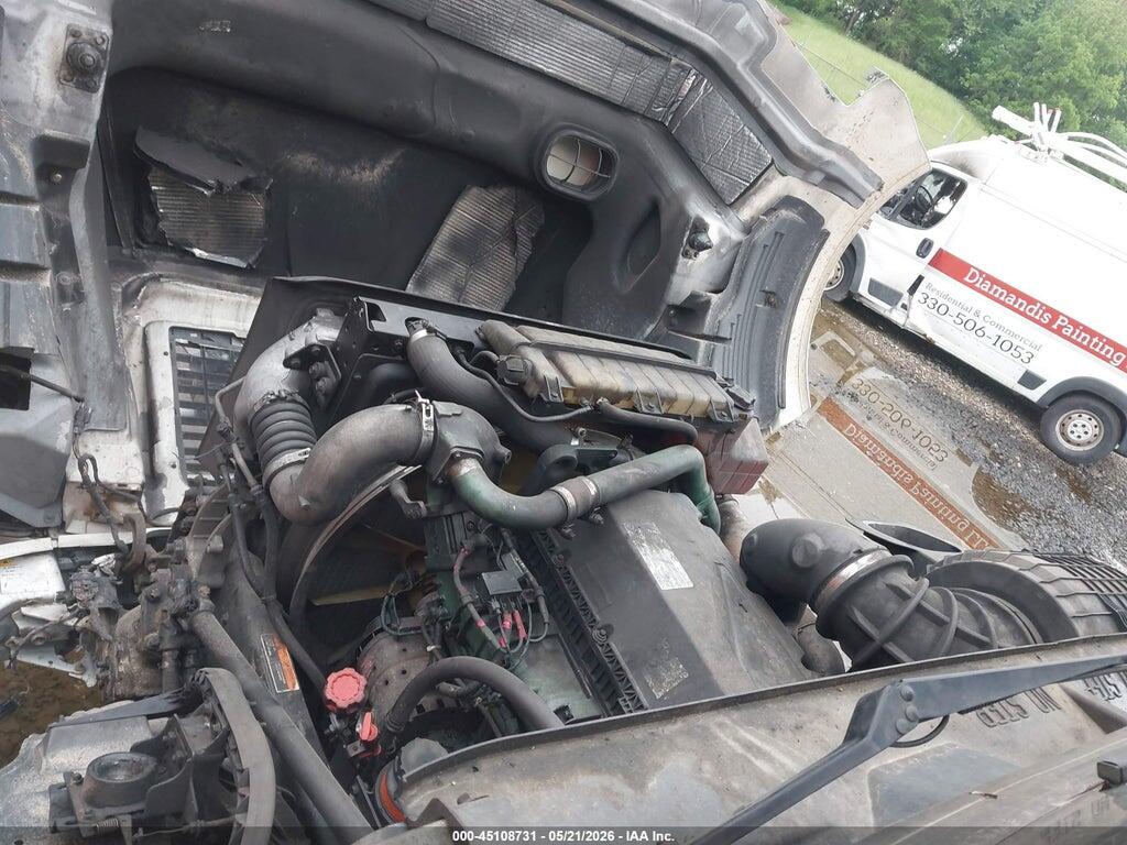4V4NC9EH3GN975240 2016 VOLVO VN photo no. 9