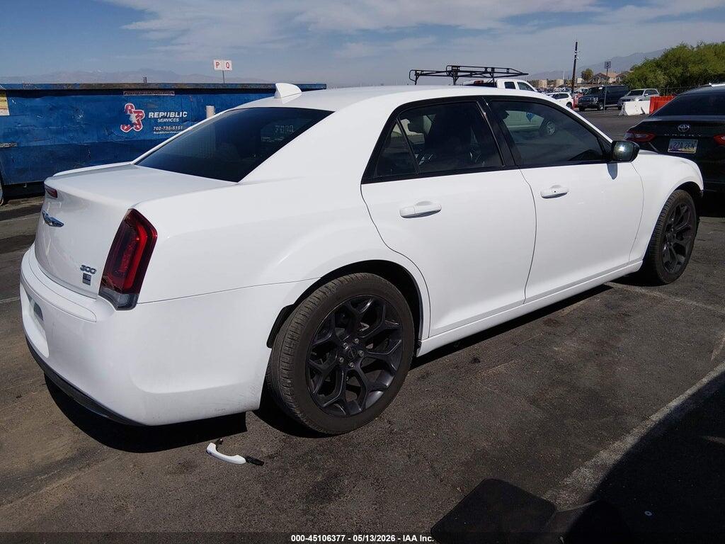 2C3CCAAG6KH581030 2019 CHRYSLER 300 photo no. 4
