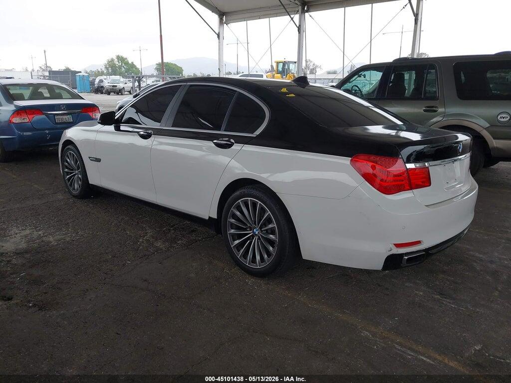 WBAKA4C56BC392095 2011 BMW 740I photo no. 3