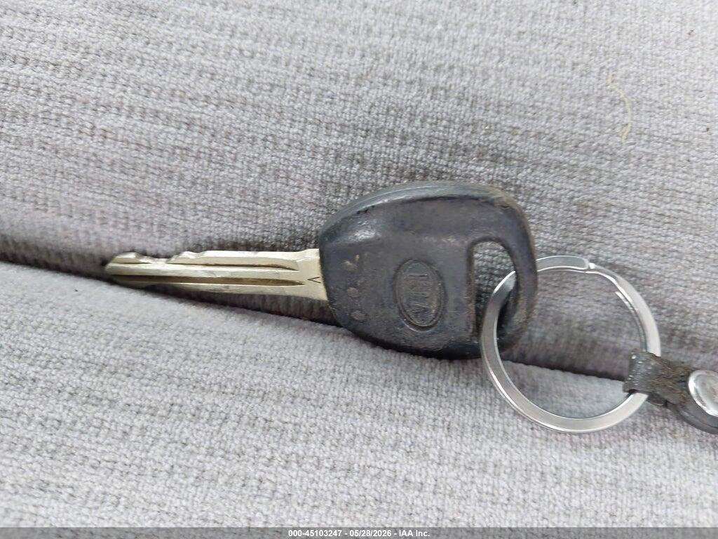 KNDMB233286225638 2008 KIA SEDONA photo no. 11