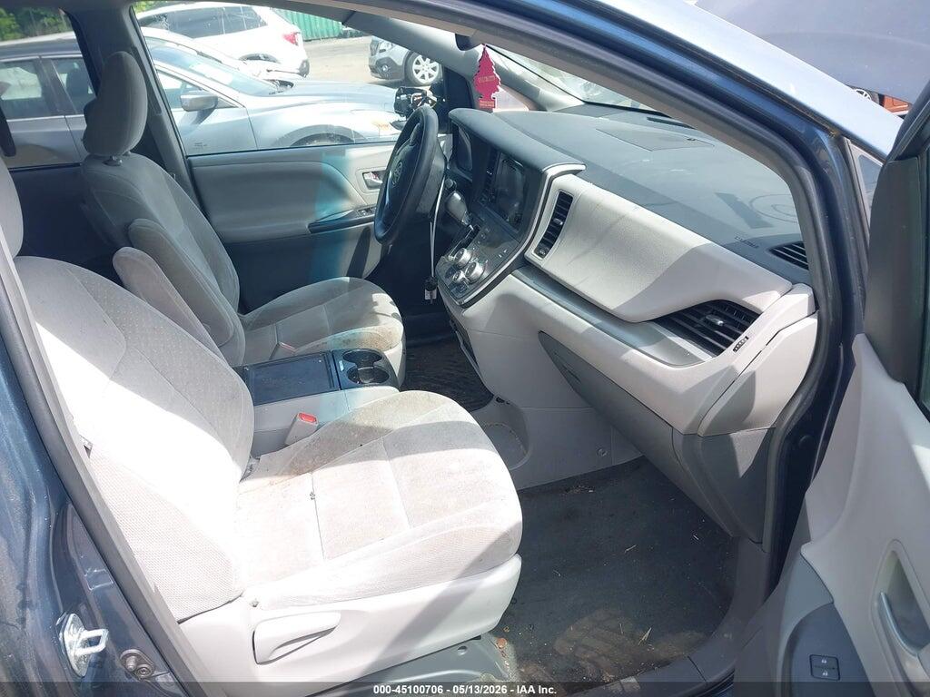 5TDKZ3DC8HS829833 2017 TOYOTA SIENNA photo no. 5