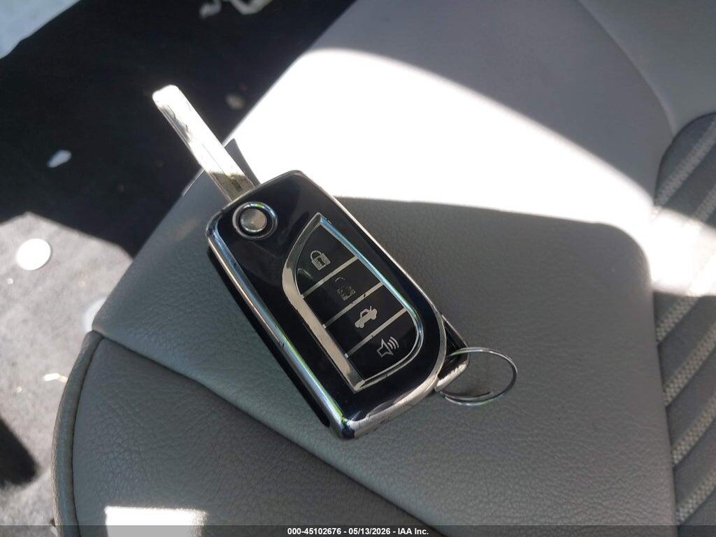 4T1G11AK1MU428106 2021 TOYOTA CAMRY photo no. 11