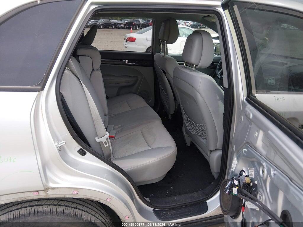5XYKTDA26BG071854 2011 KIA SORENTO photo no. 8