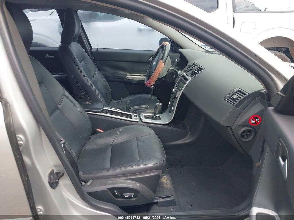 YV1382MS7A2501240 2010 VOLVO S40 photo no. 5
