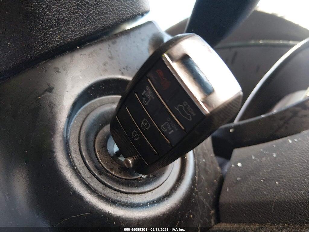 KNDMB5C19H6218377 2017 KIA SEDONA photo no. 11