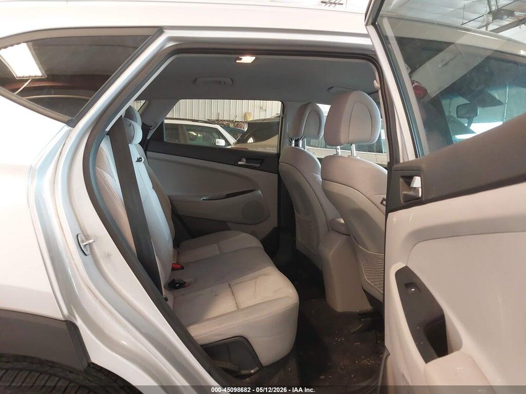 KM8J3CA41JU675084 2018 HYUNDAI TUCSON photo no. 8