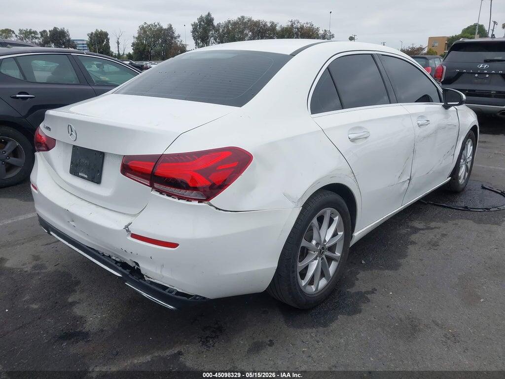 WDD3G4EB3KW001479 2019 MERCEDES-BENZ A 220 photo no. 4