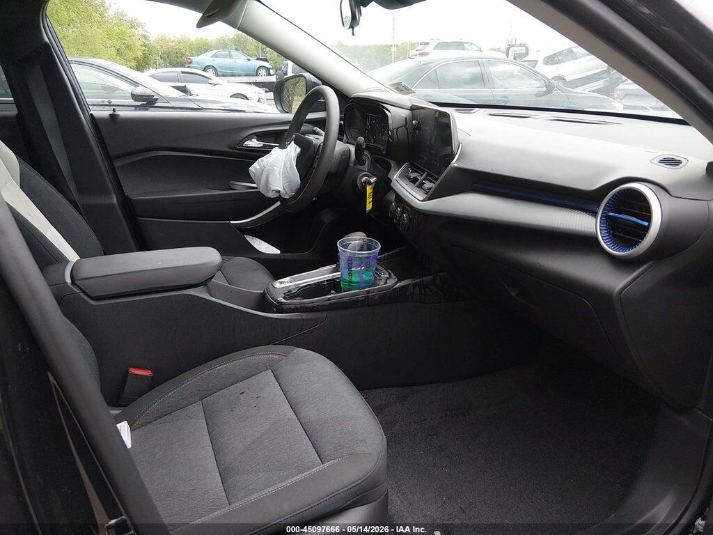 KL77LFEP8SC000633 2025 CHEVROLET TRAX photo no. 5