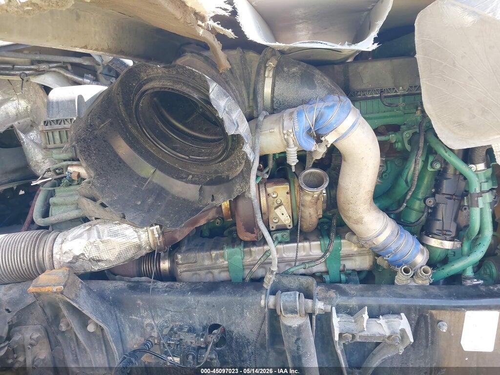 4V4NC9EH1JN896589 2018 VOLVO VNL photo no. 10