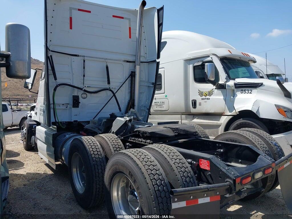 4V4NC9EH1JN896589 2018 VOLVO VNL photo no. 3