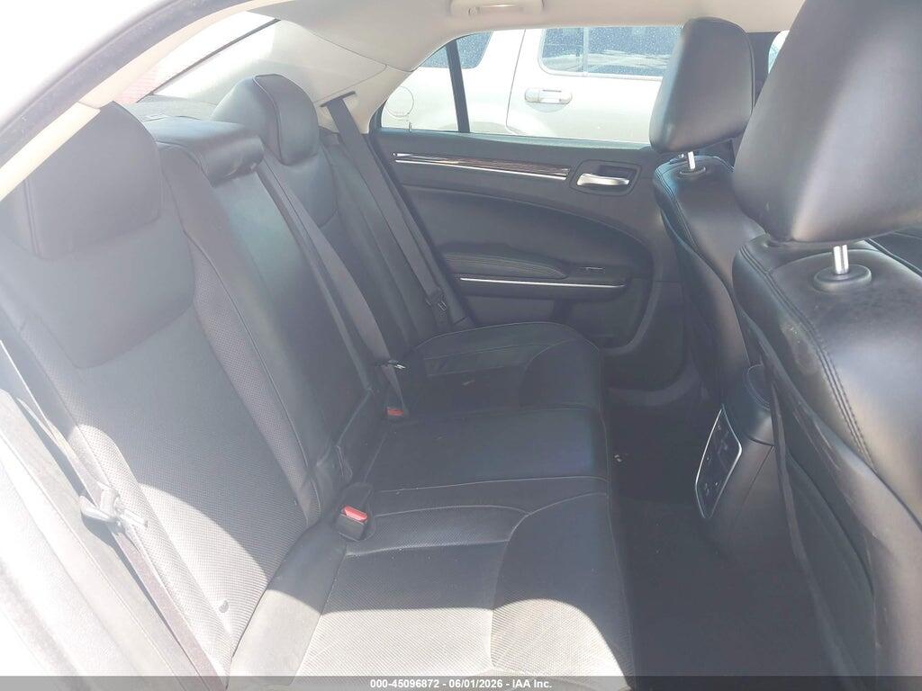 2C3CCAKG8KH690913 2019 CHRYSLER 300 photo no. 5