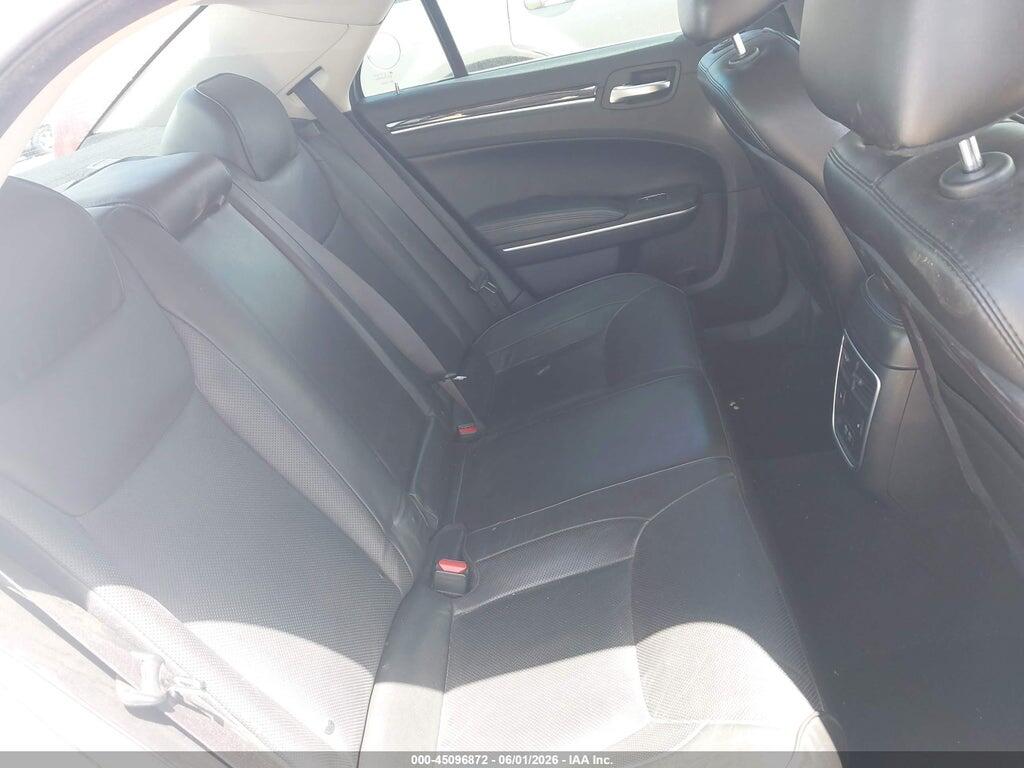 2C3CCAKG8KH690913 2019 CHRYSLER 300 photo no. 8