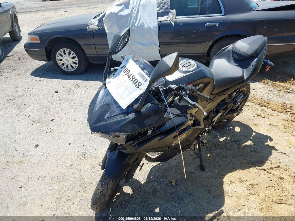 ML5EXGG13TDA79456 2026 KAWASAKI EX500 photo no. 2