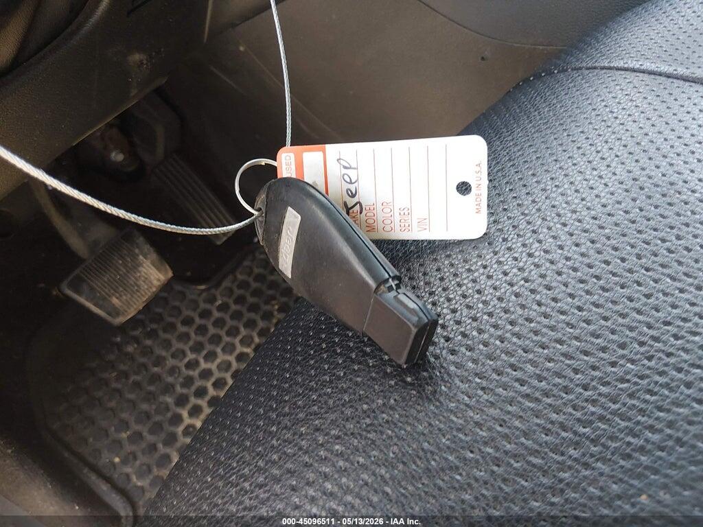 1C4PJLCB4JD605269 2018 JEEP CHEROKEE photo no. 11