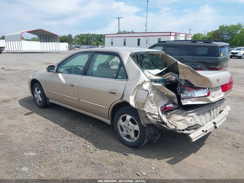 1HGCG6678YA149828 2000 HONDA ACCORD photo no. 3