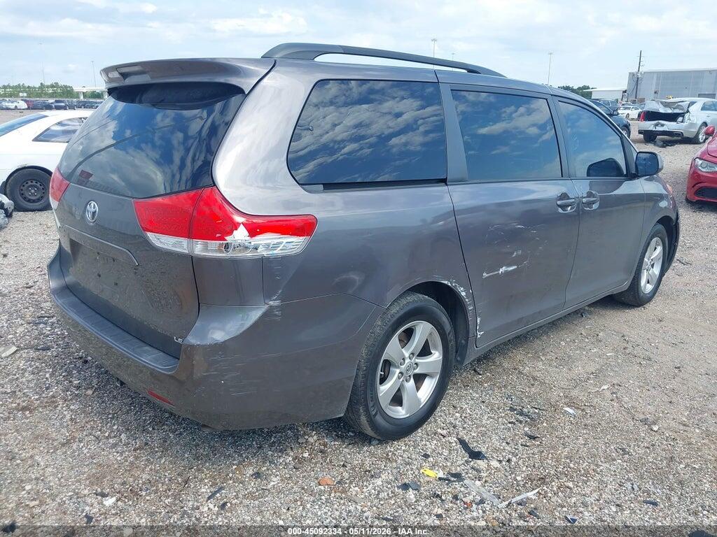 5TDKK3DC1BS153365 2011 TOYOTA SIENNA photo no. 4