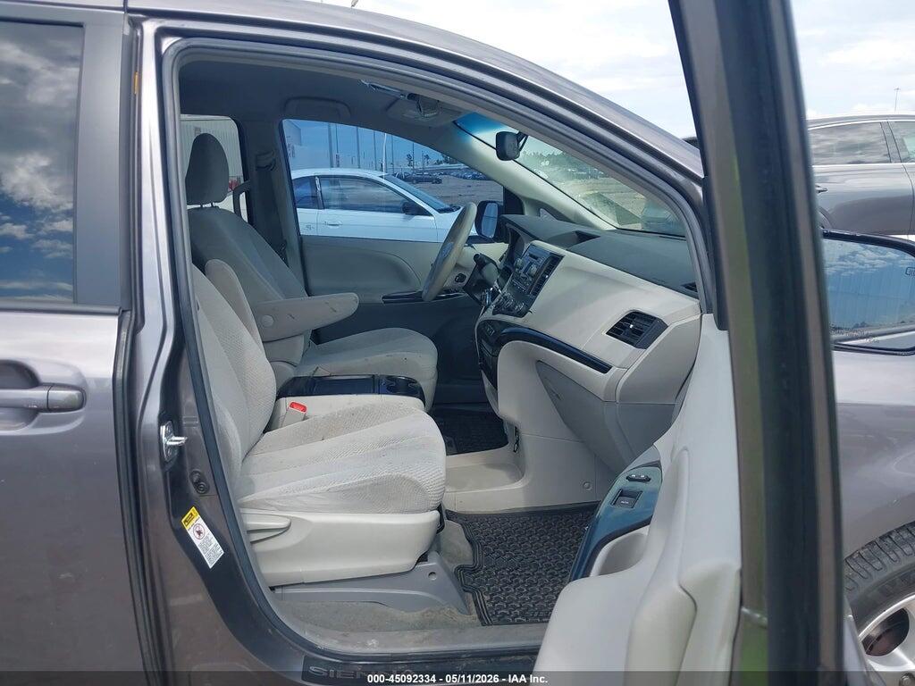 5TDKK3DC1BS153365 2011 TOYOTA SIENNA photo no. 5