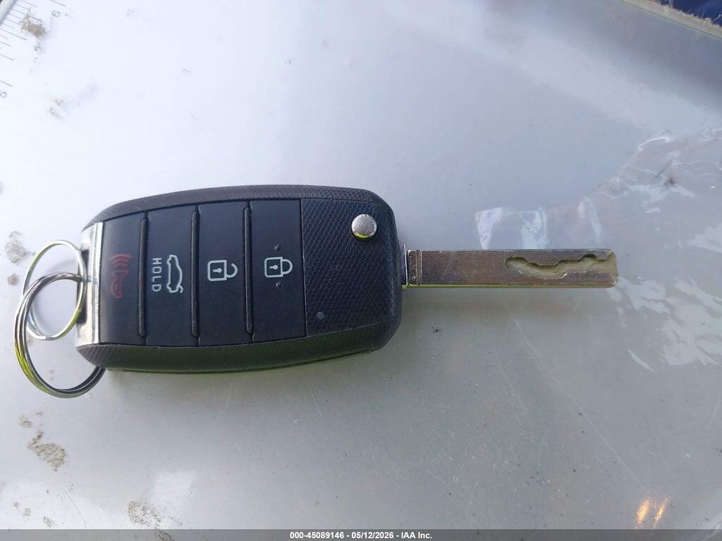KNAGT4L34G5110885 2016 KIA OPTIMA photo no. 11