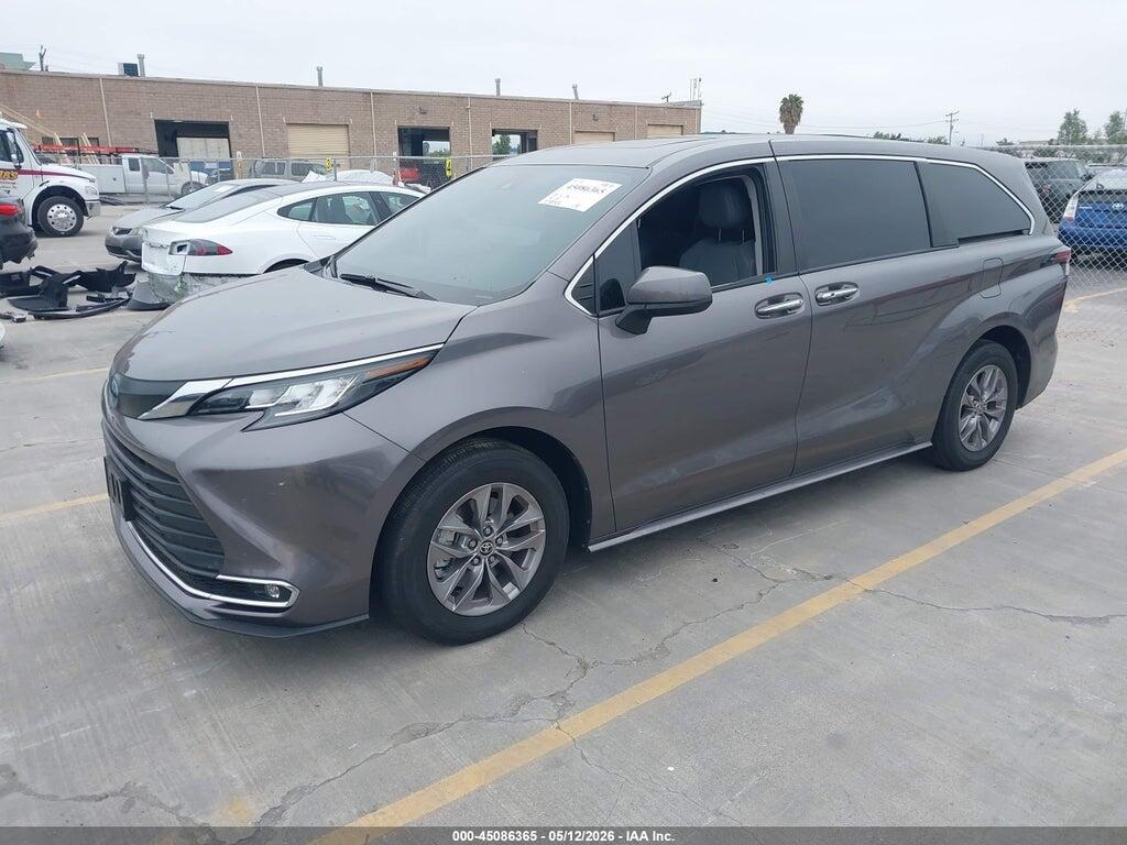 5TDYSKFC2PS094819 2023 TOYOTA SIENNA photo no. 2