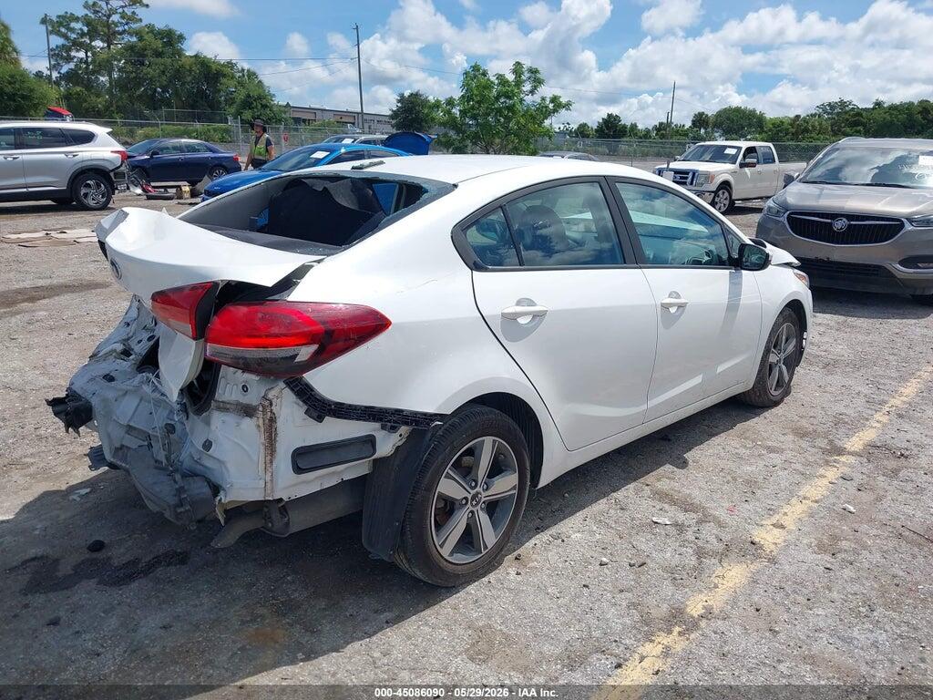 3KPFL4A72JE242477 2018 KIA FORTE photo no. 4