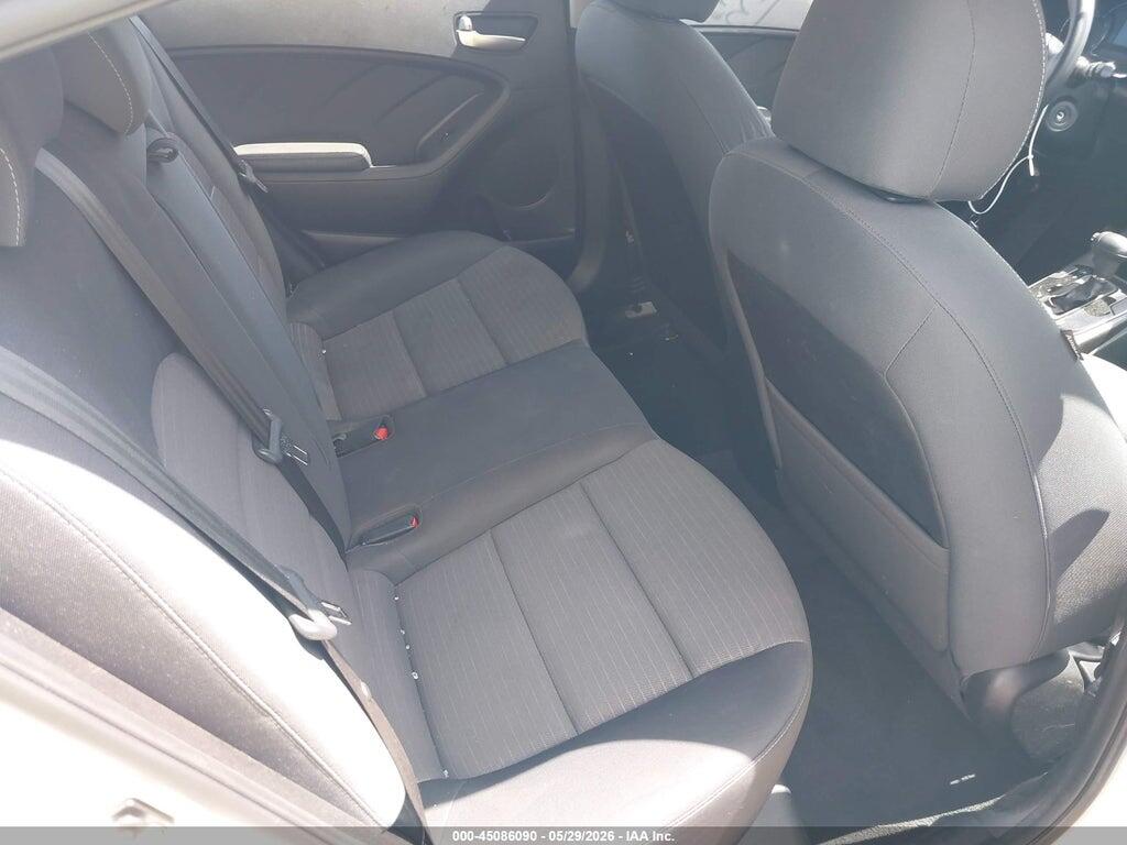 3KPFL4A72JE242477 2018 KIA FORTE photo no. 8